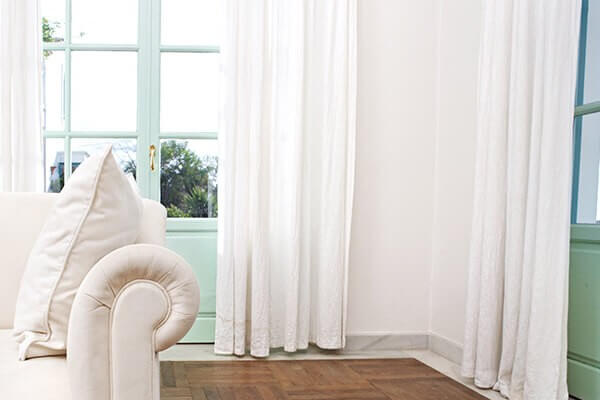 How to clean curtains in Qatar’s weather?