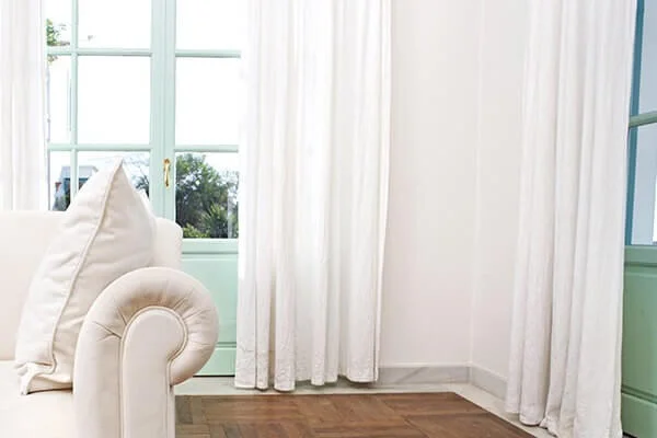 White curtain cleaned by best cleaning company in Qatar, Fresho cleaning services